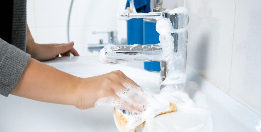 Zo voorkom je kalkvorming in de badkamer