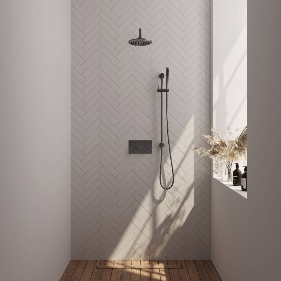 Brauer Gunmetal Carving thermostatische inbouw regendouche met drukknoppen SET 63 met 20 cm douchekop en gebogen muurarm en staaf handdouche en doucheslang en geïntegreerde glijstang gunmetal geborsteld PVD