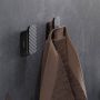 Geesa Shift handdoekhaak medium met diagonaal strepenpatroon 3 x 2 3 x 7 1 cm zwart metaal geborsteld - Thumbnail 3