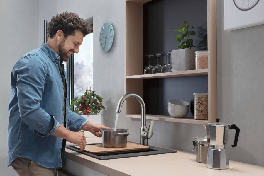 Hansgrohe Focus M42 ééngreeps keukenmengkraan 220 rvs look