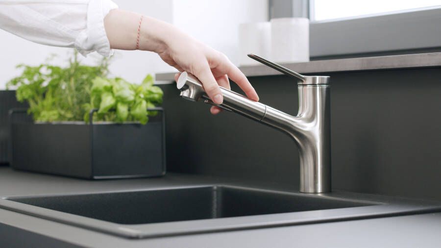 Hansgrohe Zesis M33 ééngreeps keukenmengkraan 150 uittrekbare vuistdouche 2jet sBox lite rvs look