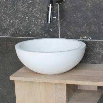 Luca Sanitair fontein opzetwastafel rond 24x24x12h van mineral stone wit glans