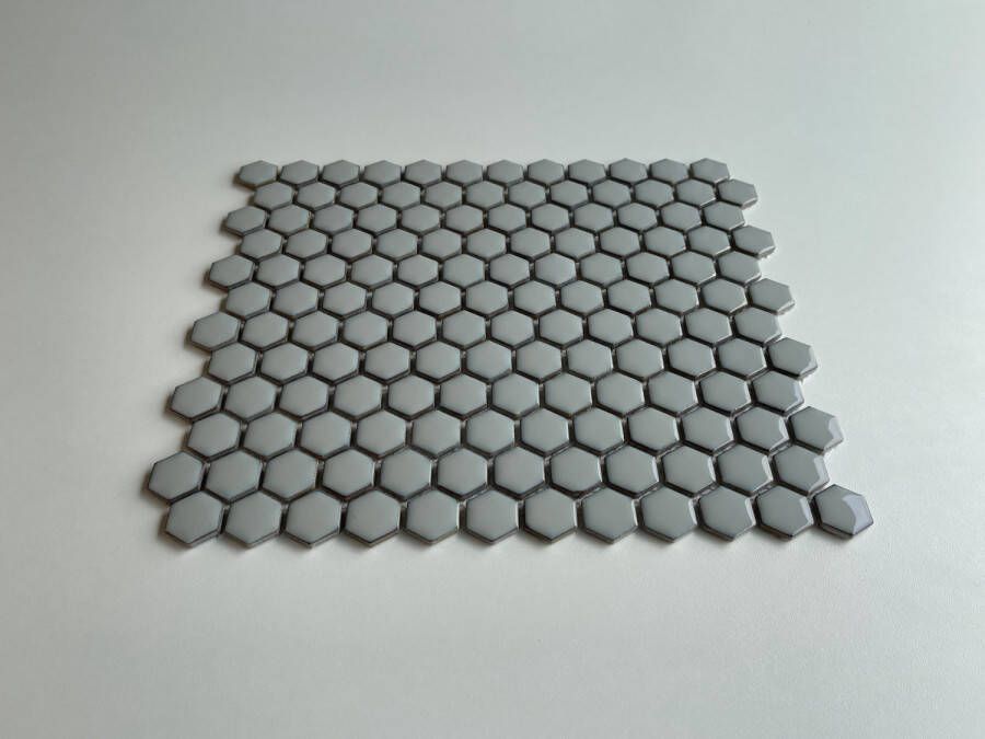 The Mosaic Factory Barcelona mozaïektegel hexagon 2 3x2 6cm Soft Grey Edge Glossy