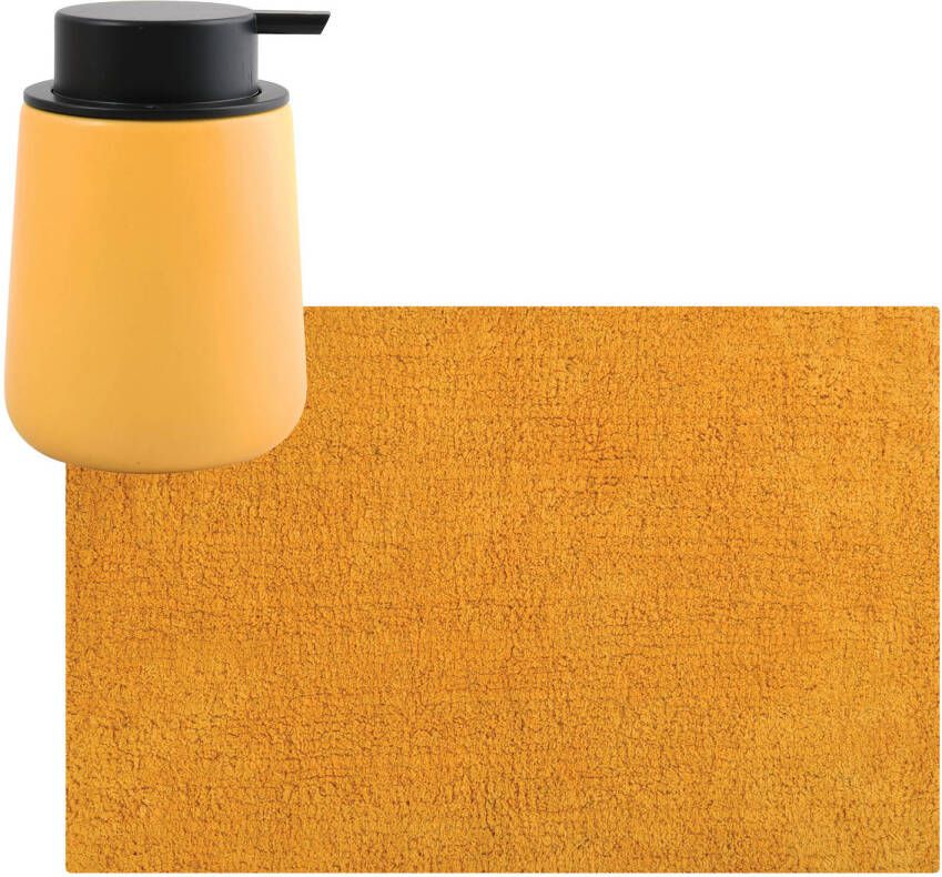 MSV badkamer droogloop mat tapijt 40 x 60 cm met zelfde kleur zeeppompje 300 ml saffraan geel Badmatjes
