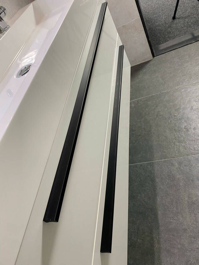 Bruynzeel Bando badkamermeubel met zwarte grepen en dubbele wastafel 120 glans wit