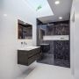 Mondiaz Vica Moon badmeubel eiken donker bruin 100 cm 2 lades solid surface enkele spoelbak links zonder kraangat - Thumbnail 3