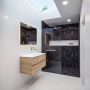 Mondiaz VICA Badkamermeubelset 100cm 2 lades wasbak Moon rechts 0 kraangaten solid surface washed oak PC75341180 - Thumbnail 3
