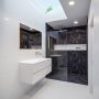 Mondiaz VICA Badkamermeubelset 120cm 2 lades wasbak Cloud rechts 0 kraangaten solid surface talc PC75341074 - Thumbnail 3