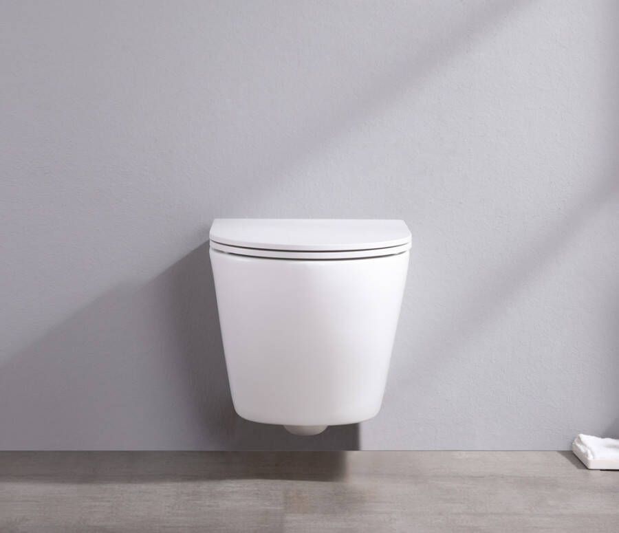 Saniclear Itsie randloze toilet met toiletzitting mat wit