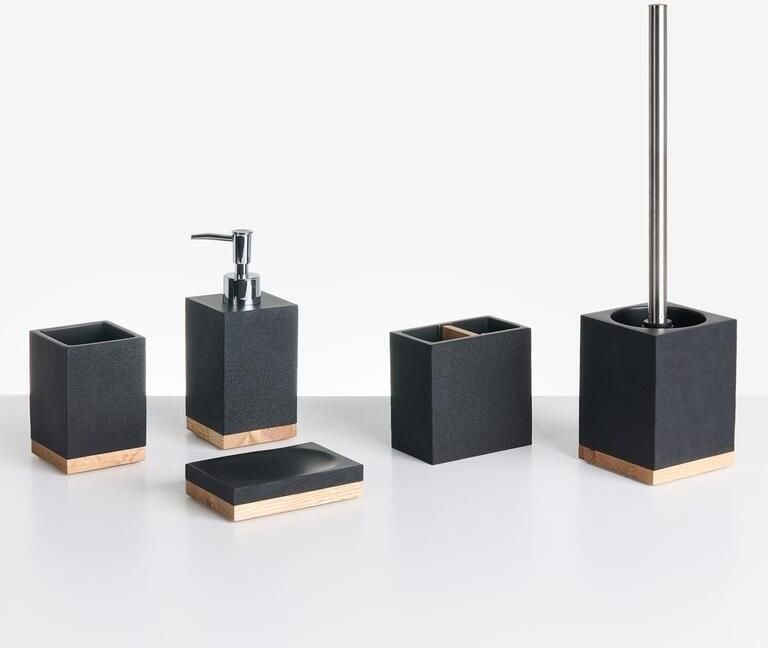 Beliani TAPICHE Badkameraccessoireset Zwart Polyresin