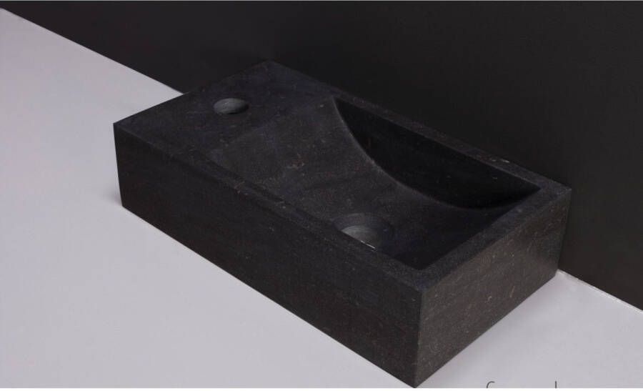 Forzalaqua Fontein Kalmar Hardsteen Gezoet Zonder Kraangat Links 40x22x10 cm
