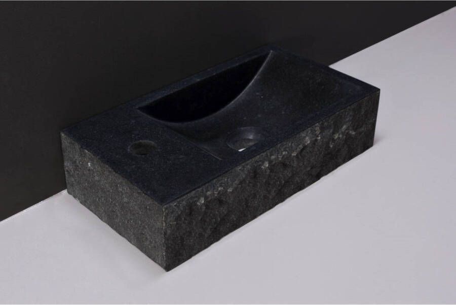 Forzalaqua Fontein Venetia Graniet Gezoet En Gekapt Met Kraangat Links 40x22x10 cm