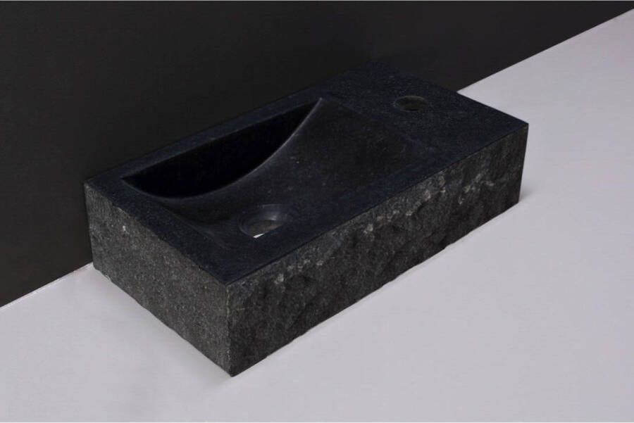 Forzalaqua Fontein Venetia Graniet Gezoet En Gekapt Met Kraangat Rechts 40x22x10 cm