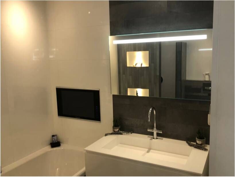 Hipp Design Badkamerspiegel SPV2000 | 60x70 cm | Rechthoekig | Directe LED verlichting | Touch button | Met spiegelverwarming