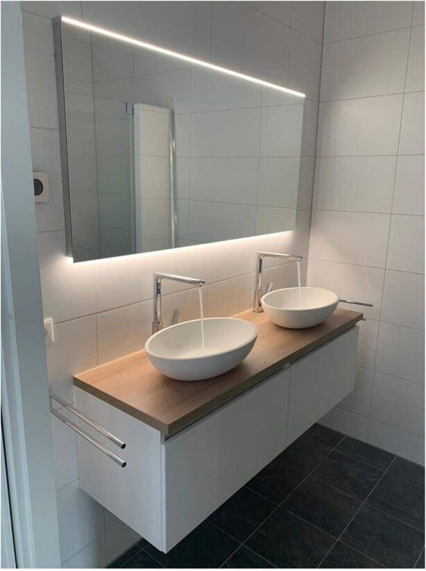 Hipp Design Badkamerspiegel SPV11000 | 80x70 cm | Directe en indirecte LED verlichting | Touch button | Met spiegelverwarming