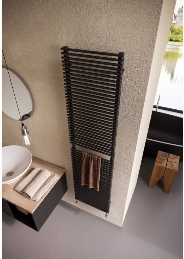 Instamat Badkamerradiator serie Plein Elektrisch 166.7 x 40 cm incl. bevestigingsset zwart