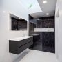 Mondiaz VICA Badkamermeubelset 150cm 4 lades wasbak Moon rechts 1 kraangat solid surface darkgrey PC75341138 - Thumbnail 3