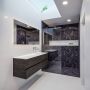 Mondiaz Vica Moon badmeubel eiken donker bruin 150 cm 4 lades solid surface enkele spoelbak rechts zonder kraangat - Thumbnail 3