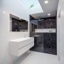 Mondiaz VICA Badkamermeubelset 150cm 4 lades wasbak Moon rechts 1 kraangat solid surface talc PC75341132 - Thumbnail 3