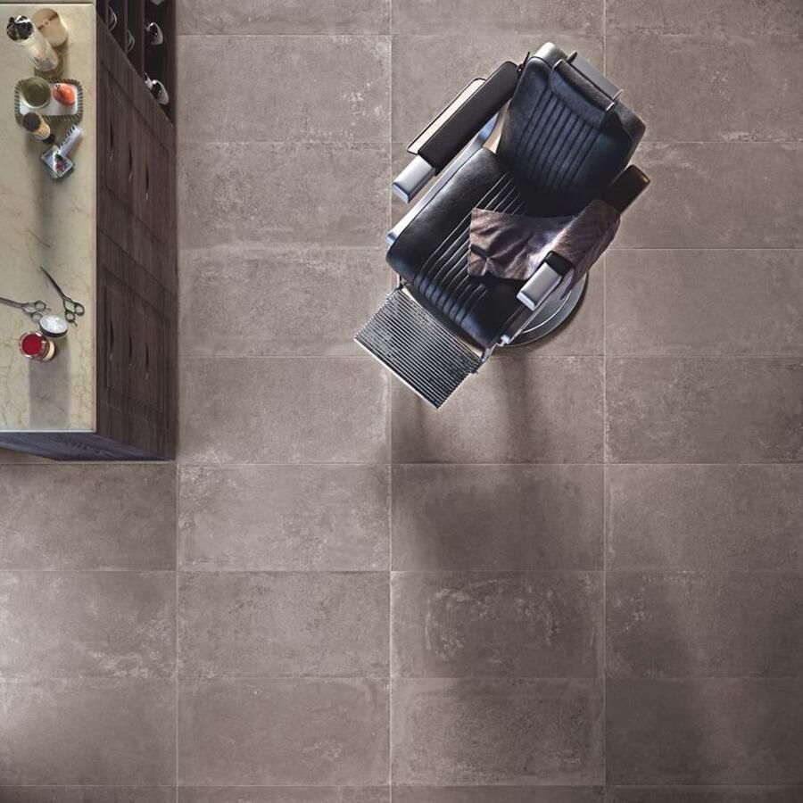 Flaviker Backstage Tan vloertegel beton look 40x80 cm grijs mat