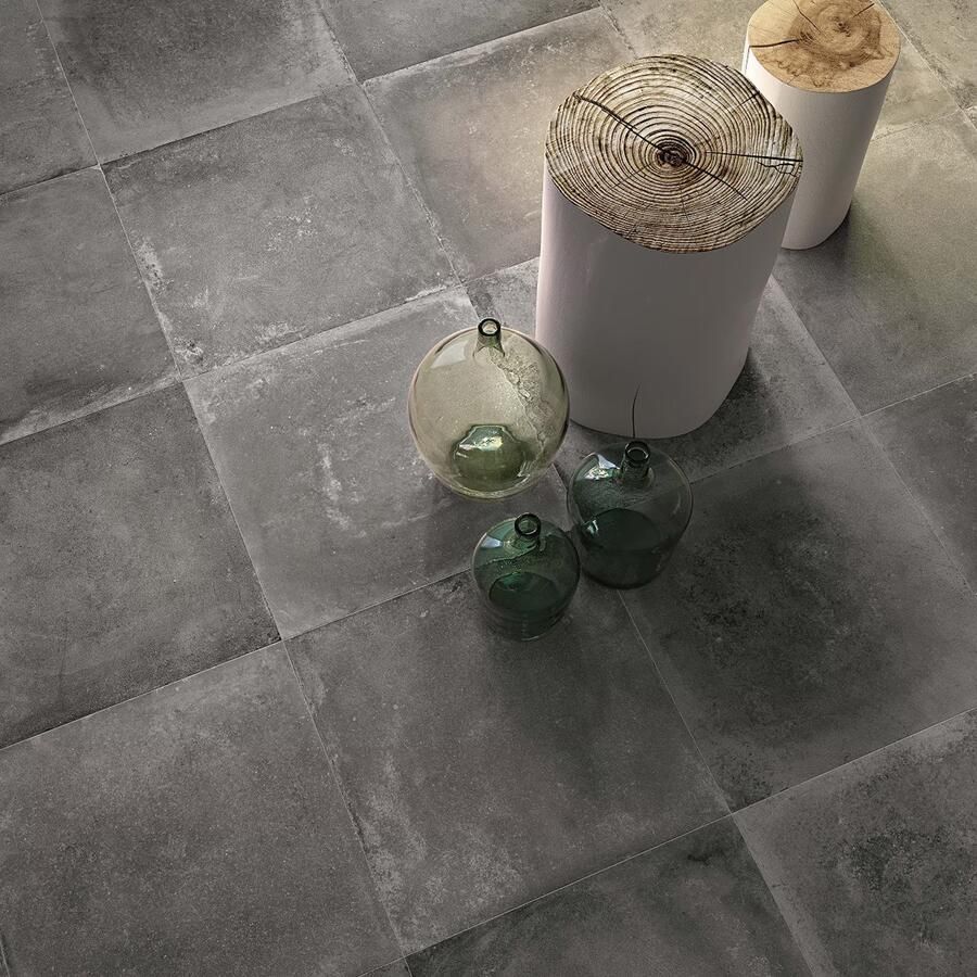 Flaviker Backstage Vloertegel | 60x60 cm | Gerectificeerd | Betonlook | Mat Antraciet