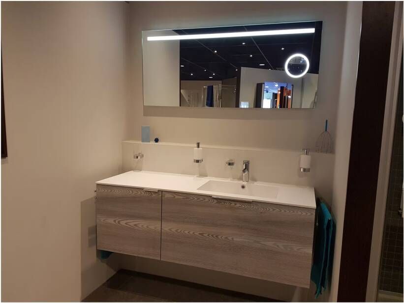 Hipp Design Badkamerspiegel met vergrootglas SPV6000 | 100x70 cm | Directe LED verlichting | Touch button | Met spiegelverwarming