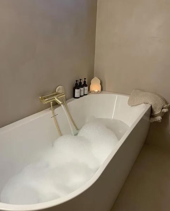 SaniClear Badkraan Brass | Opbouw | Thermostaatkraan | Incl.Handdoucheset | 2-weg | 2-knops | Rond | Geborsteld messing mat goud