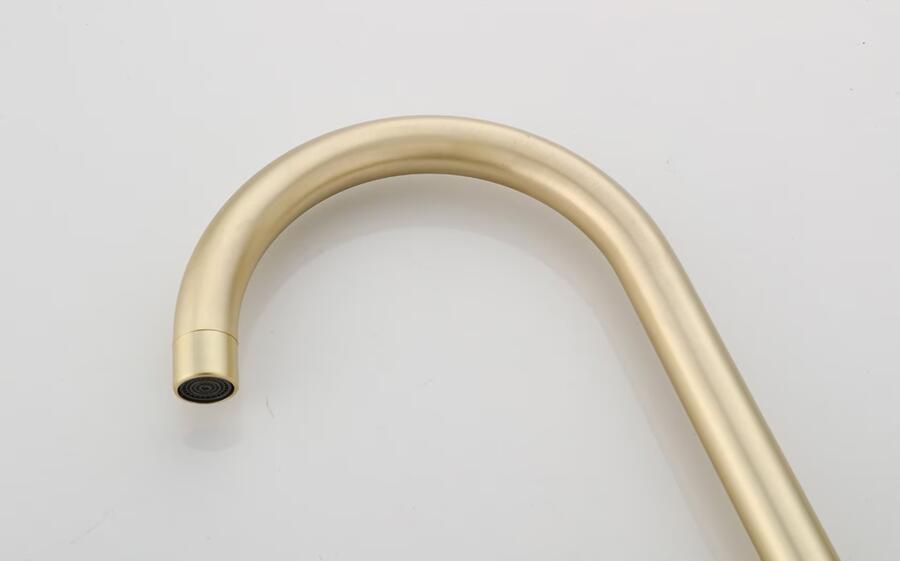 SaniClear Vrijstaande badkraan Brass Pro | Hoogte uitloop 100 cm | Draaibare uitloop | Mengkraan | Rond | Geborsteld messing mat goud