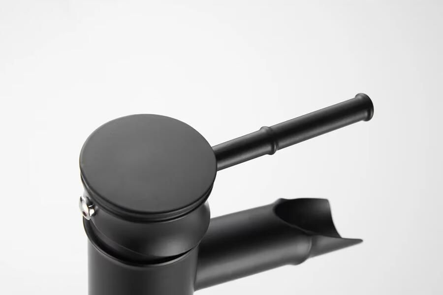 SaniClear Wastafelkraan Bamboo | Opbouw | Koudwater kraan | Hoog model | Waterval uitloop | Zwart