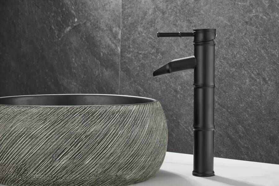 SaniClear Wastafelkraan Bamboo | Opbouw | Koudwater kraan | Hoog model | Waterval uitloop | Zwart