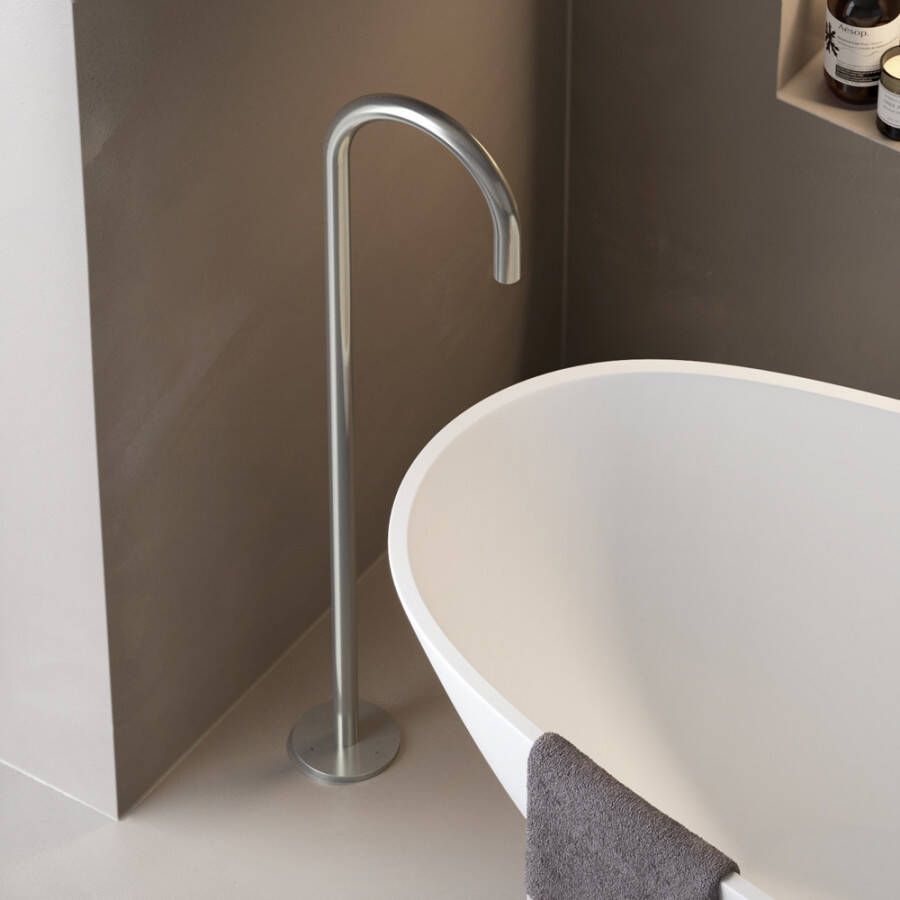 Douche Concurrent Badkraan Vrijstaand Hotbath Archie Rond Geborsteld RVS