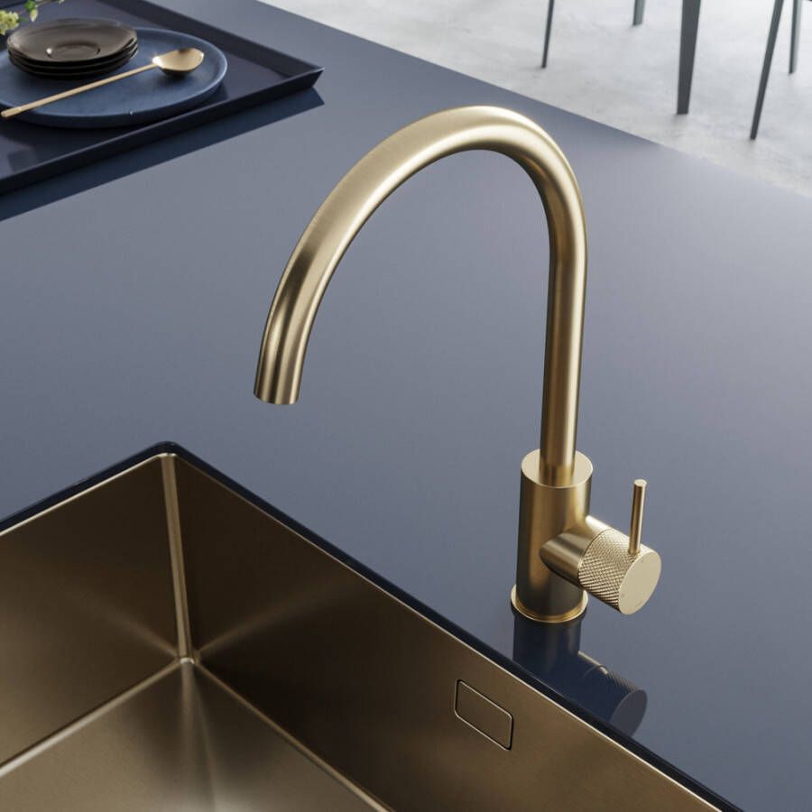 Hotbath Cobber X keukenmengkraan met draaibare c-uitloop 36 x 22 cm geborsteld messing pvd