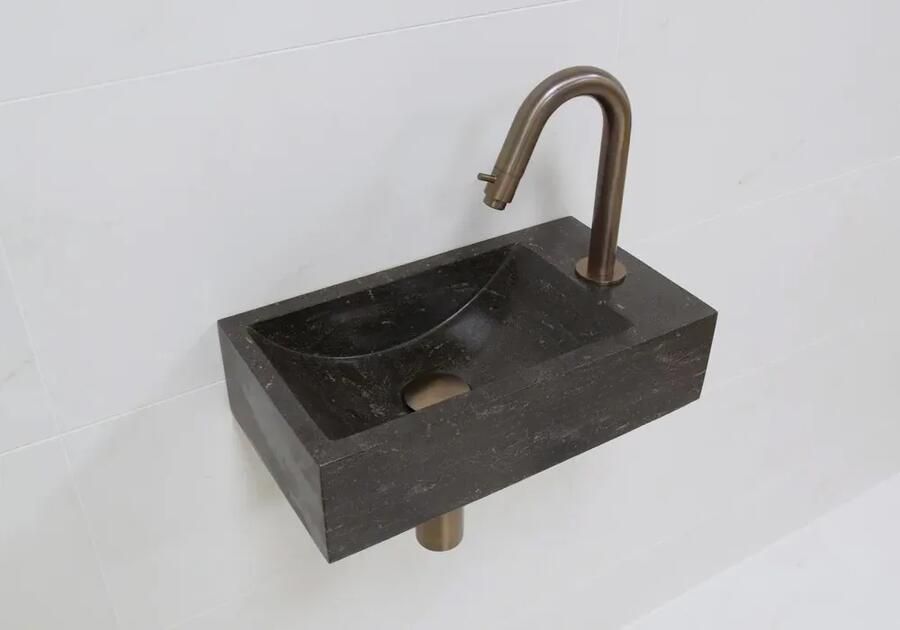 Lambini Designs Recto rechts natuursteen fonteinset met verouderd messing gebogen fonteinkraan en toebehoren