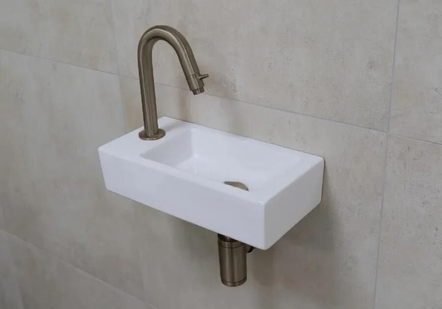 Mueller Mini Rhea fonteinset mat wit met verouderd messing gebogen fonteinkraan links