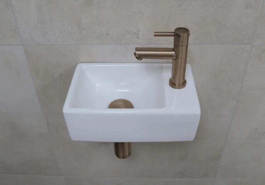 Mueller Rhea XXS fonteinsetje wit glans met rechte verouderd messing kraan rechts