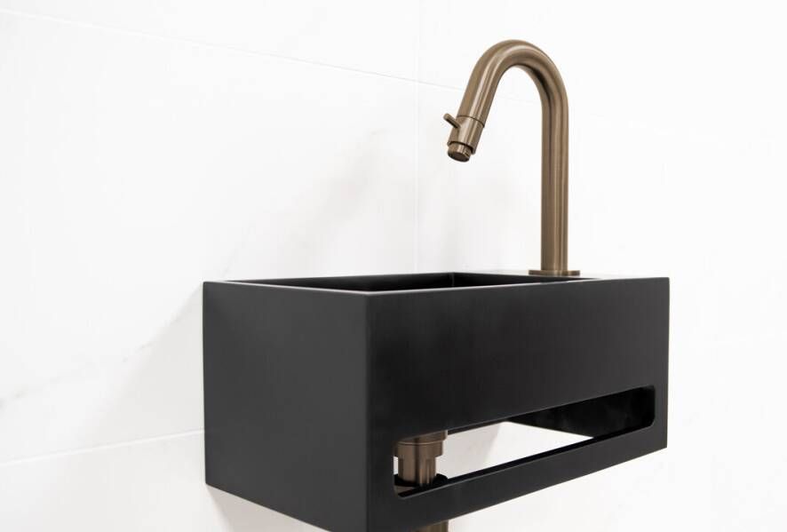 Saniclear Bali fonteinset rechts met mat zwarte fontein en gebogen kraan in verouderd messing