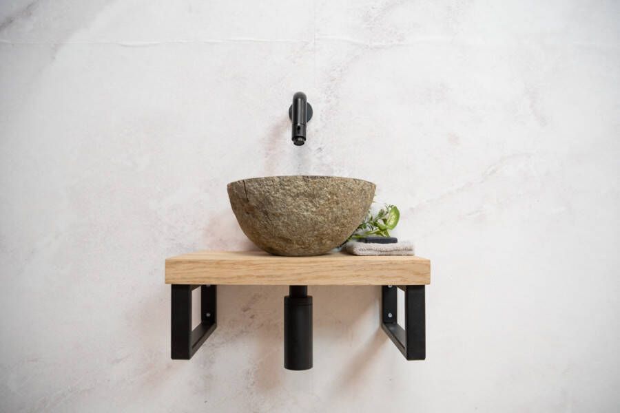 Saniclear Baru fonteinset met eiken plank rivierstenen waskom en zwarte kraan voor in het toilet