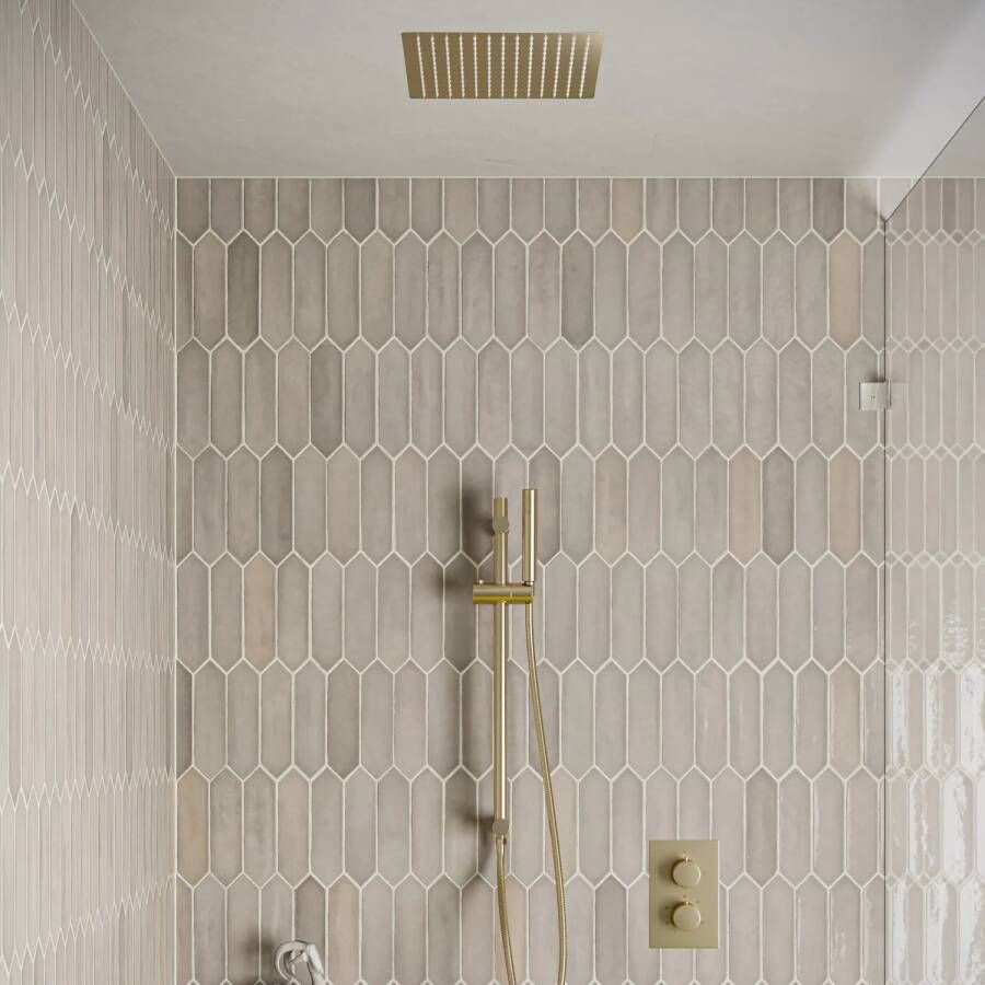 Saniclear Cube inbouw regendouche met inbouw douchekop 30x30cm glijstang en staafhanddouche geborsteld messing mat goud