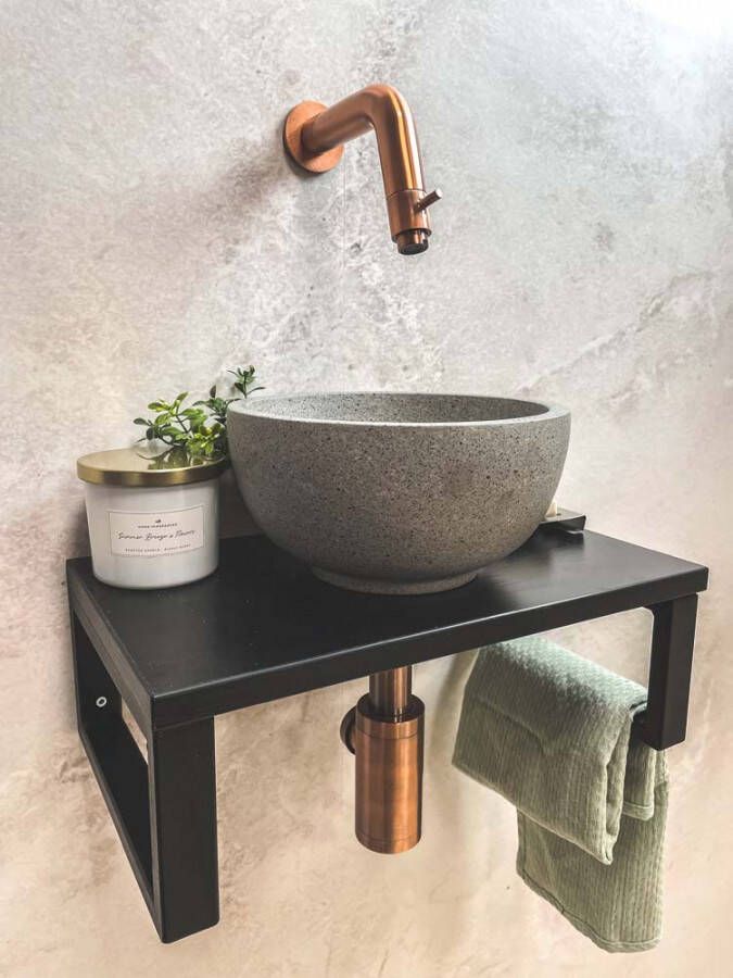 Saniclear Lovi fonteinset met grijze waskom en koperen kraan voor in het toilet