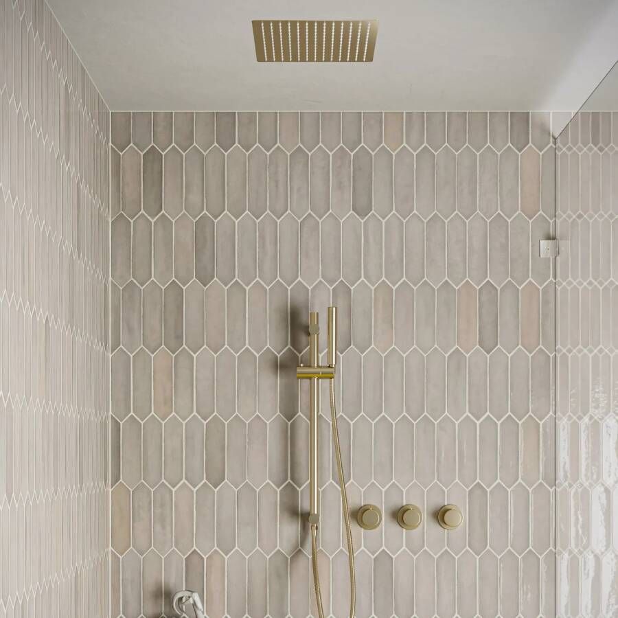 Saniclear Plus inbouw regendouche met inbouw douchekop 30x30cm glijstang en staafhanddouche geborsteld messing mat goud