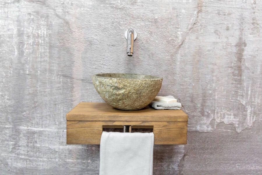 Saniclear Seba fonteinset met bruin eiken plank rivierstenen waskom en chromen kraan voor in het toilet