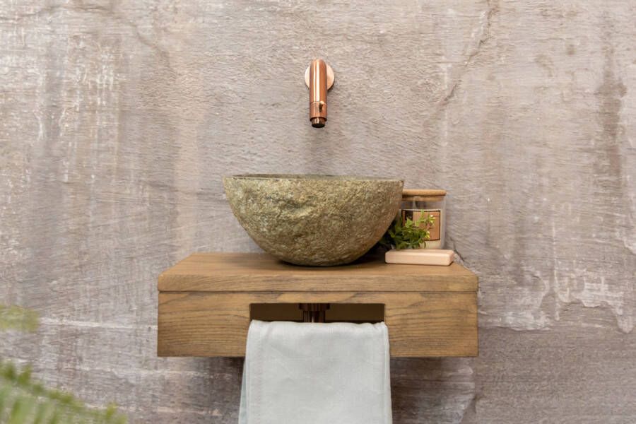 Saniclear Seba fonteinset met bruin eiken plank rivierstenen waskom en koperen kraan voor in het toilet