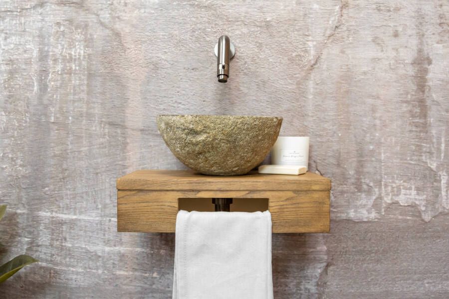 Saniclear Seba fonteinset met bruin eiken plank rivierstenen waskom en verouderd ijzer kraan voor in het toilet