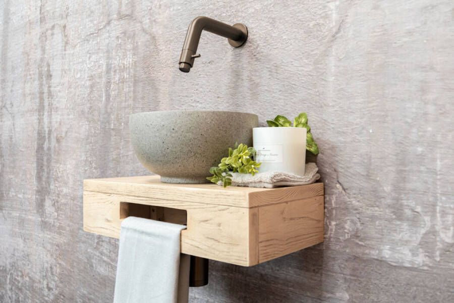 Saniclear Seba fonteinset met eiken plank grijze waskom en kraan in verouderd messing voor in het toilet