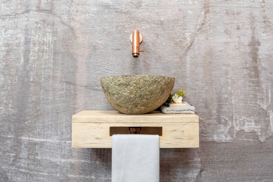 Saniclear Seba fonteinset met eiken plank rivierstenen waskom en koperen kraan voor in het toilet