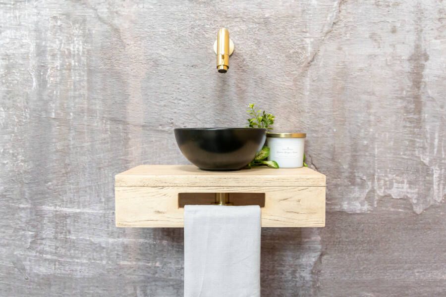 Saniclear Seba fonteinset met eiken plank zwarte waskom en gouden kraan voor in het toilet
