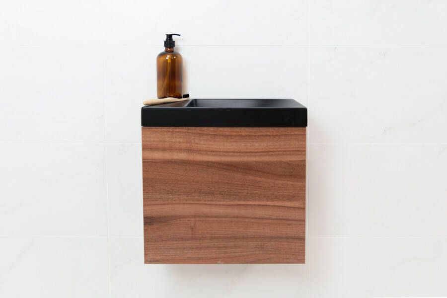 SaniGoods Minimo toiletmeubel 40cm walnut met matzwarte fontein zonder kraangat