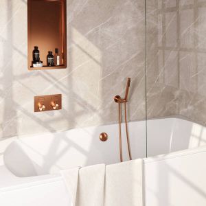 Brauer Copper Carving thermostatische inbouw badkraan met drukknoppen SET 03 met badvulcombinatie en staaf handdouche en doucheslang en wandaansluitbocht koper geborsteld PVD