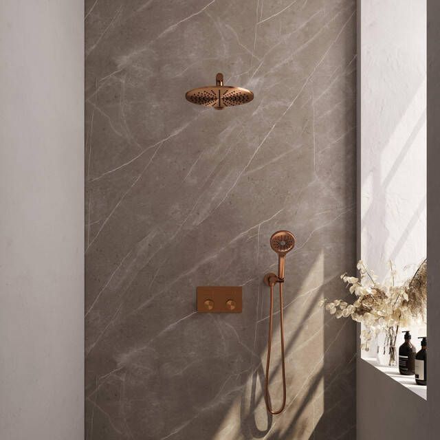 Brauer Copper Carving thermostatische inbouw regendouche met drukknoppen SET 56 met 30 cm douchekop en rechte muurarm en 3-standen handdouche en doucheslang en wandaansluitbocht koper geborsteld PVD