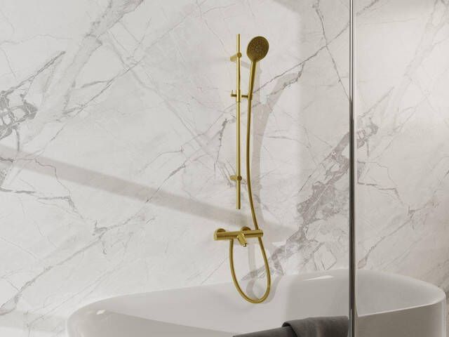 Fortifura Calvi Badkraan met glijstangset ronde handdouche metalen doucheslang geborsteld messing PVD (Goud) SW767490 SW799449 SW706206 SW720226